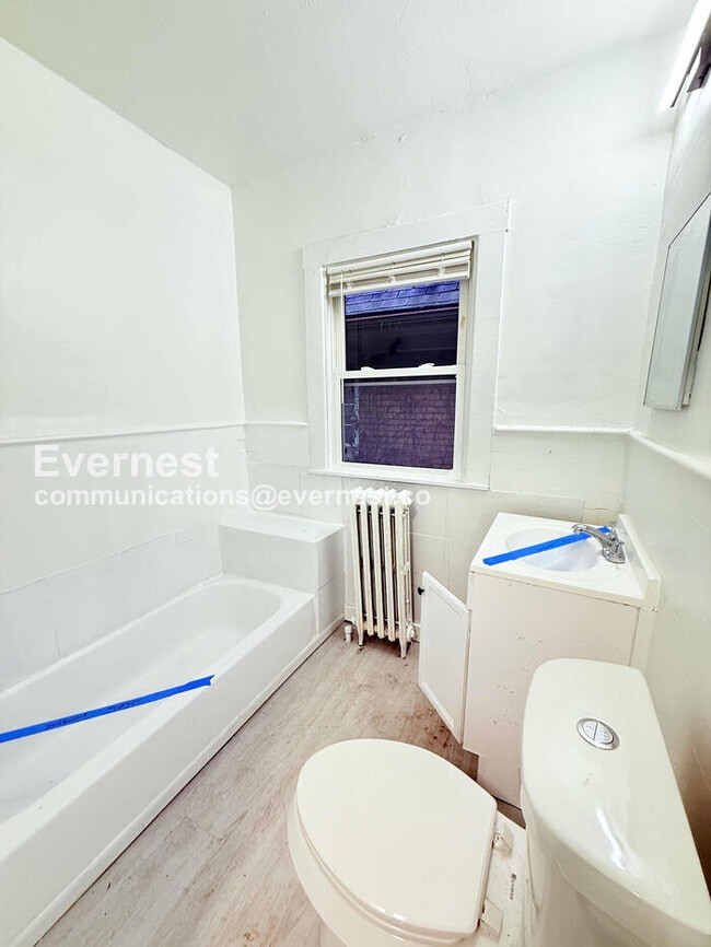 Building Photo - 8939 Dexter Ave