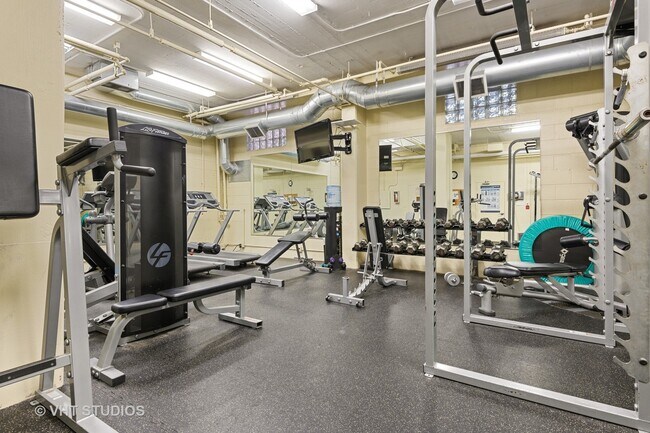 Building Photo - 2300 N Commonwealth Ave