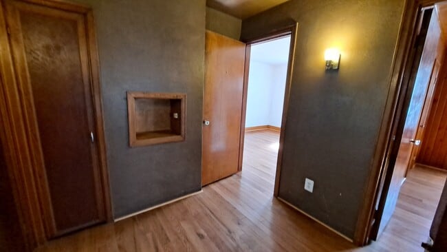 Building Photo - 310 N La Salle Ave