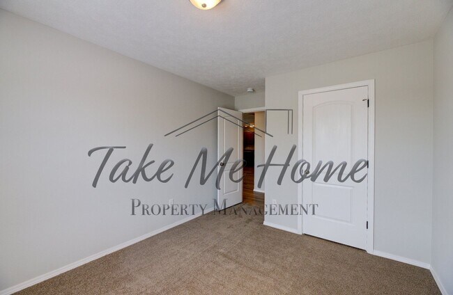 Building Photo - 3 Bedroom in Republic!