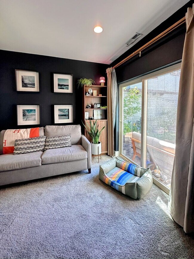 Building Photo - Stunning home available in Stone Creek!  M...
