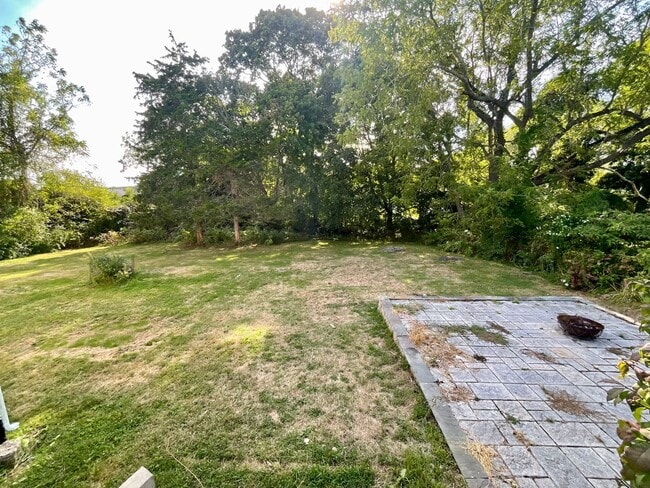 Building Photo - 2-Bed Single Family in New London!