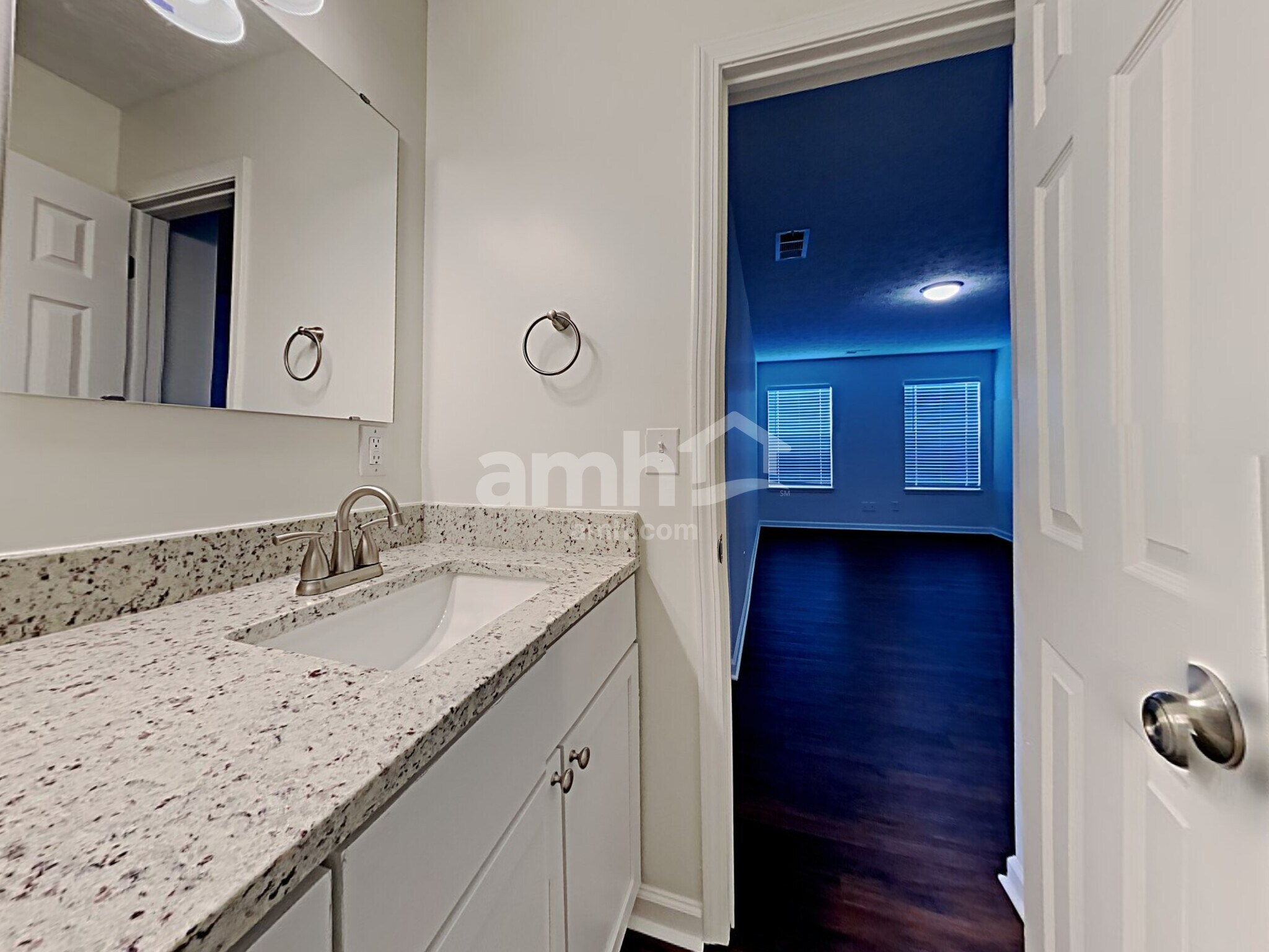 Building Photo - 1405 Willshire Dr