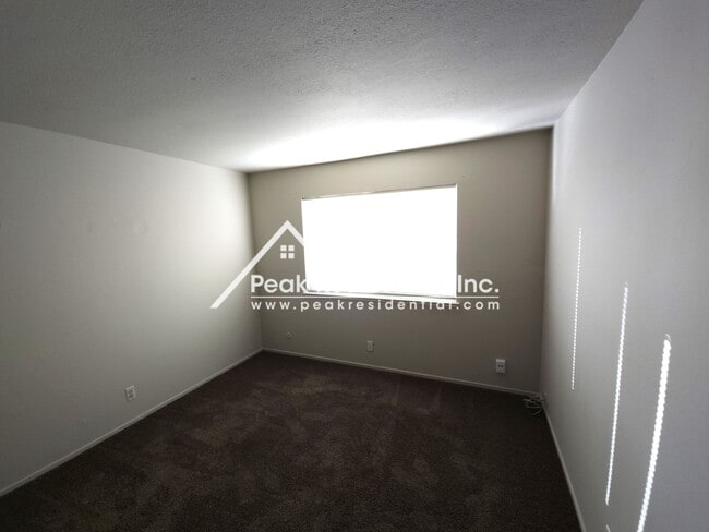 Building Photo - Updated 2bd/1ba Foothill Farms Condo with Carport