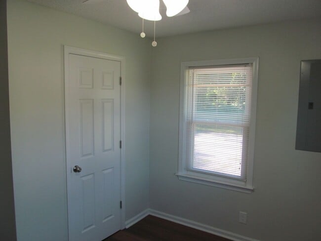 Building Photo - Pinnacle area