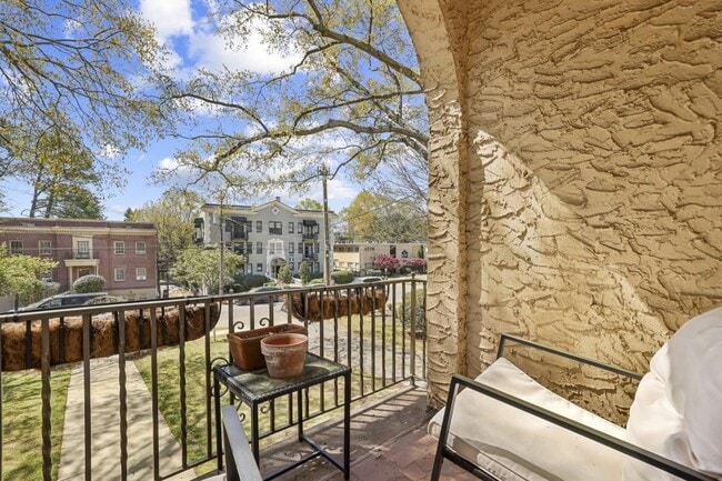 Building Photo - 70 Sheridan Dr NE