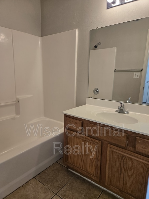 Building Photo - 520 N Chicago Ave