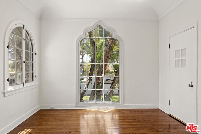 Building Photo - 448 Westmount Dr