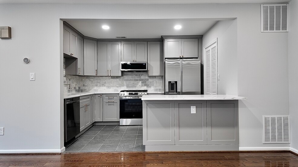 Modern fully renovated kitchen with brand new appliances - 603 Kirby Way