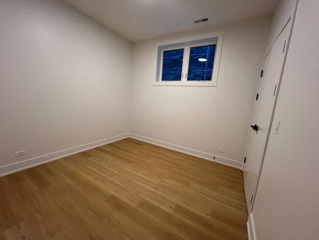 Building Photo - 2046 W Washington Blvd