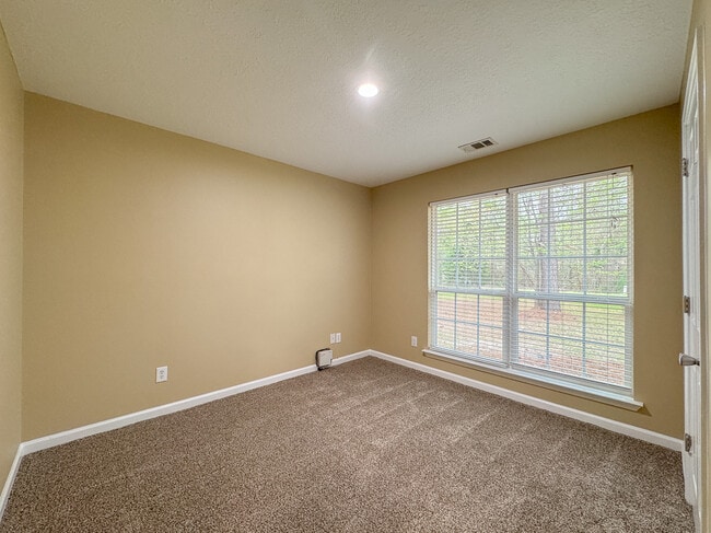 Building Photo - 304 Brina Rd