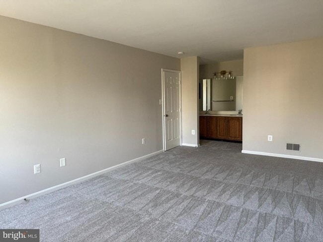 Building Photo - 8659 Bannerwood Dr