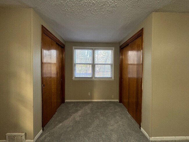 Building Photo - 4 bedroom, 2 bathroom home in the peaceful community of Mahtomedi access to White Bear Lake