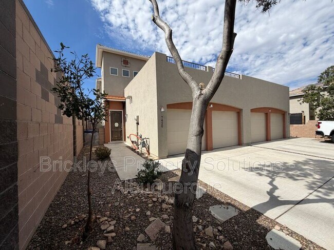 Building Photo - 7420 Tangerine Ct NE