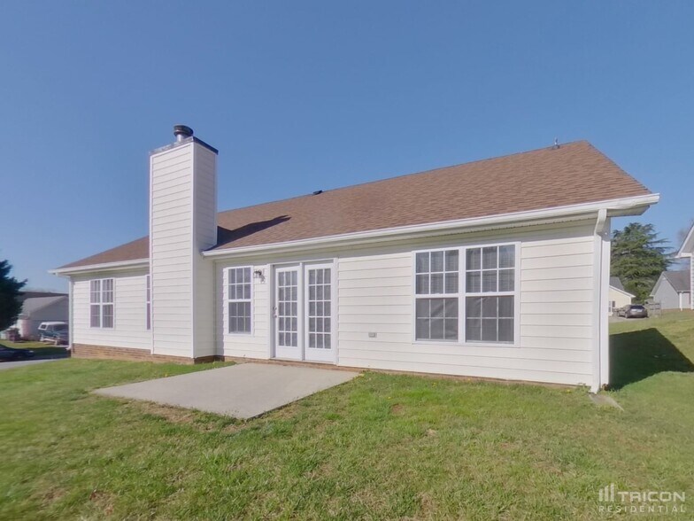 Building Photo - 3600 Amos Dr