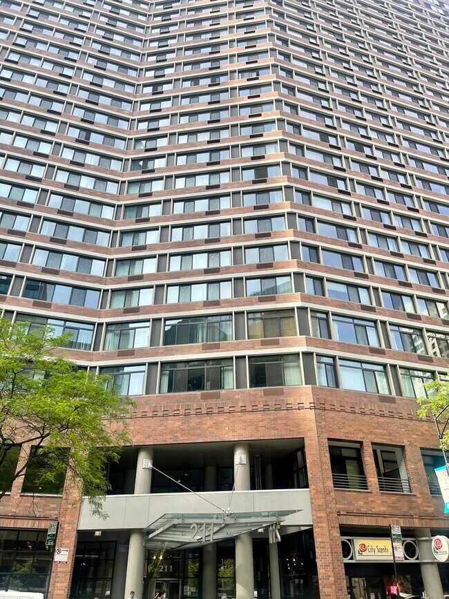 Primary Photo - 211 E Ohio St