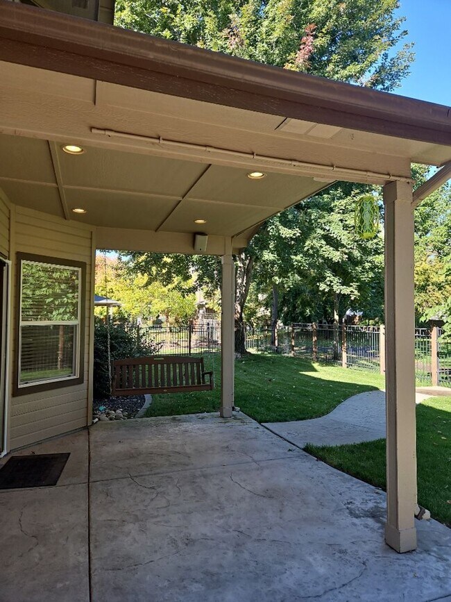 Building Photo - Beautiful 4 bedroom, 3 bath home in Meridian.