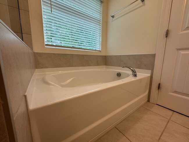Building Photo - 5 Bedroom Home in Franklinton