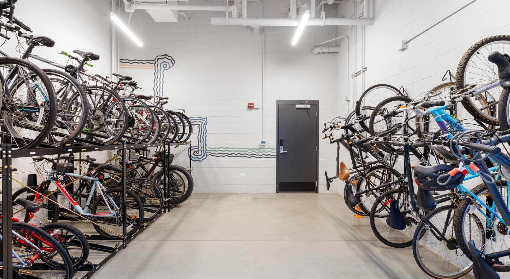 Building Photo - 1117 W Van Buren St