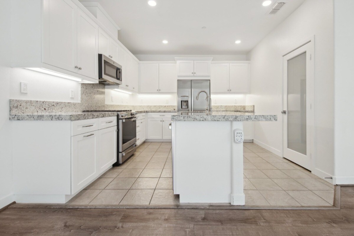 Building Photo - 275 Carmona