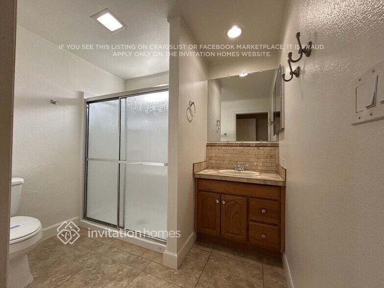 Building Photo - 15218 N 38th St