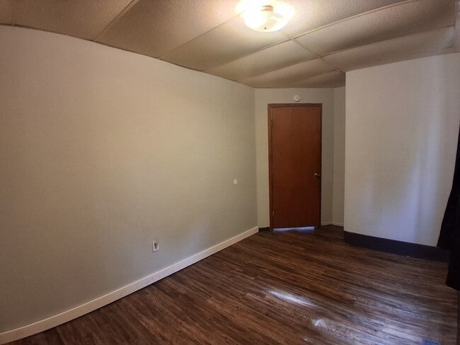 Building Photo - 604 S Main St