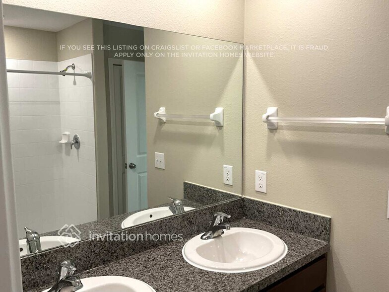 Building Photo - 5140 White Chicory Dr