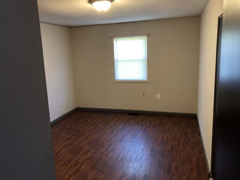 Building Photo - 2603 Eastview Dr