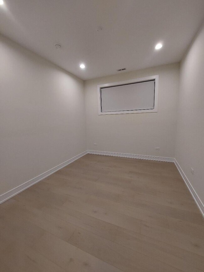 Building Photo - 4625 S Michigan Ave