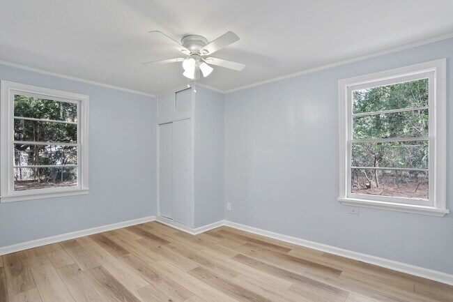 Building Photo - 6 Ranchland Dr