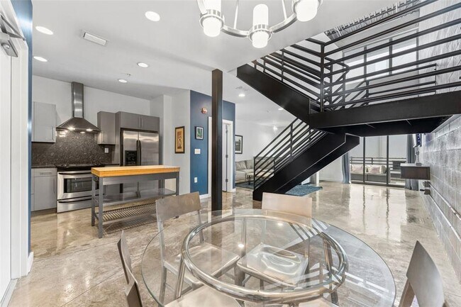 Building Photo - 5008 S MacDill Ave