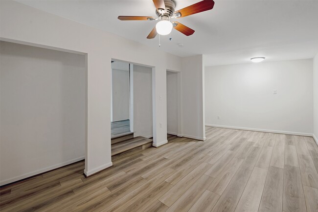 Building Photo - 910 Judiway St