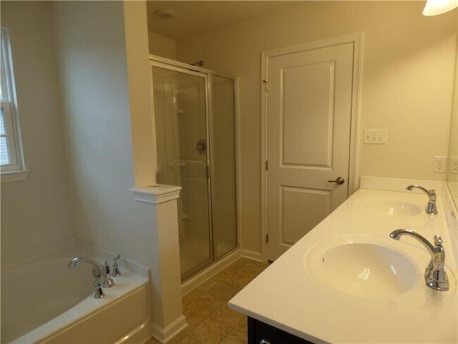 Building Photo - 2302 Pointe View Dr