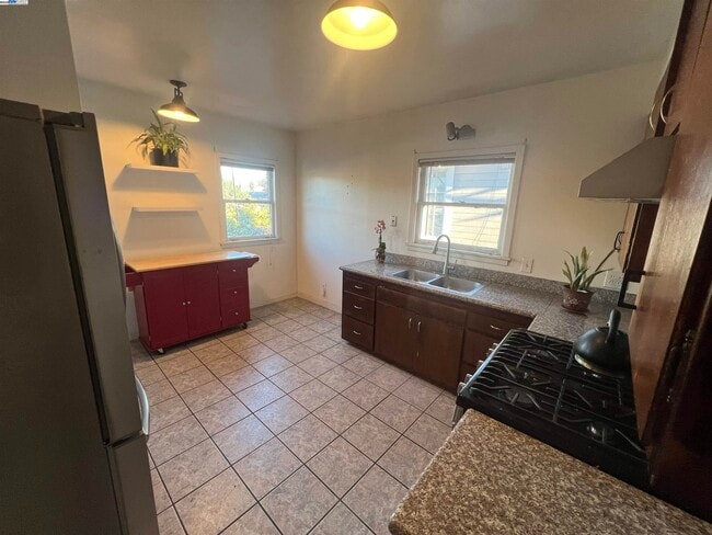 Building Photo - 3720 Lyon Ave