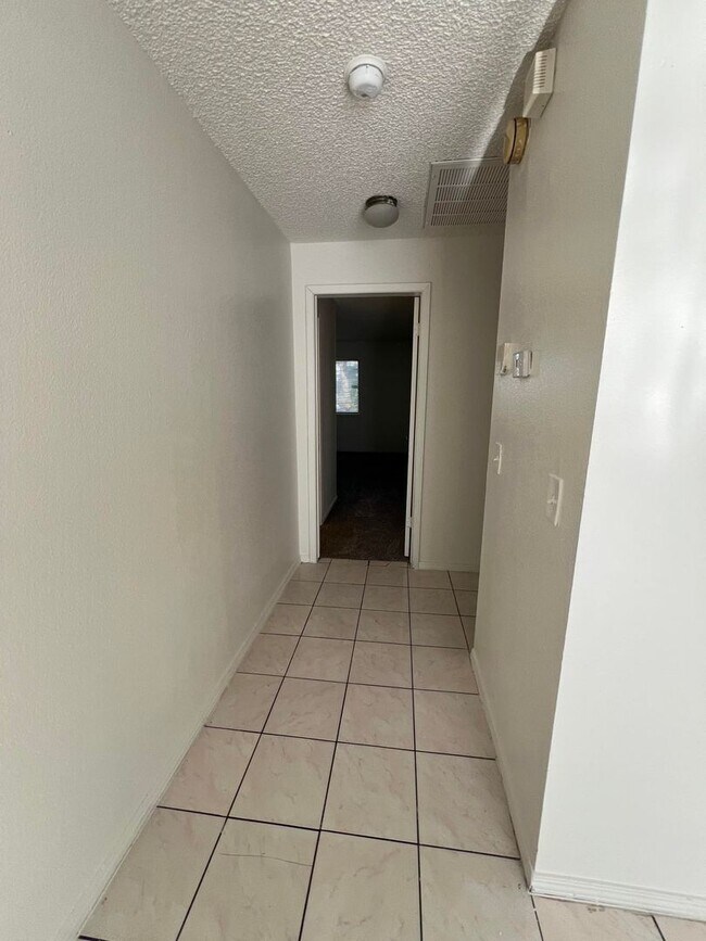 Building Photo - 5175 Caliente St