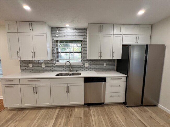 Primary Photo - 13434 Melcher Dr