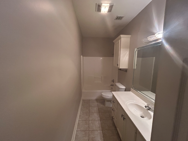Building Photo - 205 N Rushmore Ln