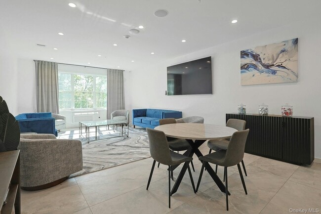 Building Photo - 962 US-9W