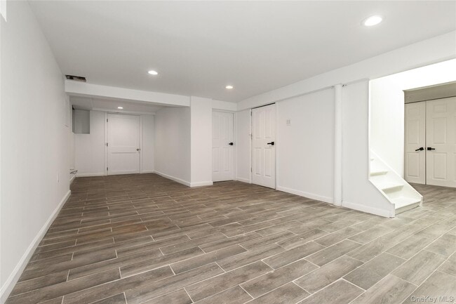 Building Photo - 5 Prospect St