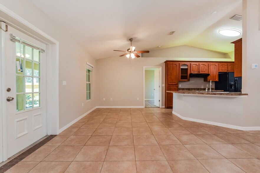 Building Photo - 11546 Lake Dr
