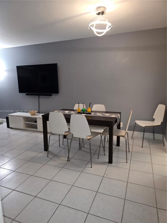 Building Photo - 2171 NE 66th St