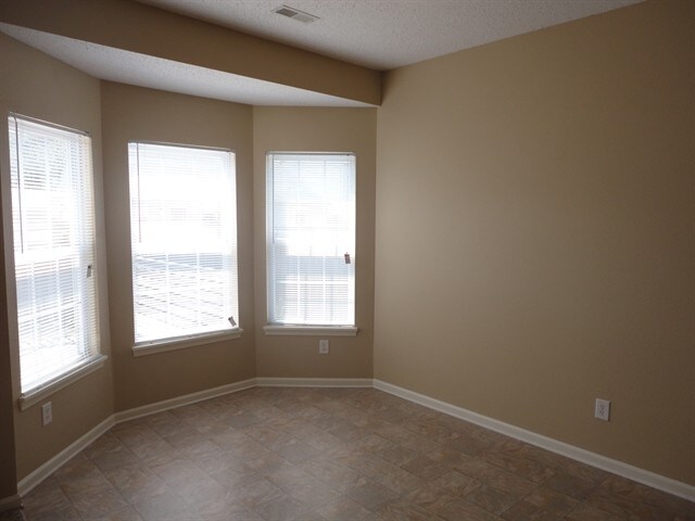 Building Photo - 9931 Lakefield Ln