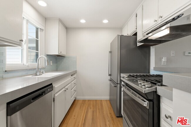 Building Photo - 249 Alpine St