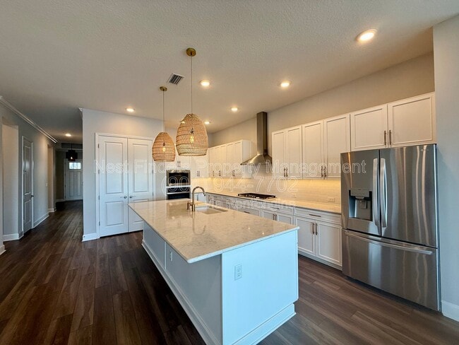 Building Photo - 10682 Aventura Dr