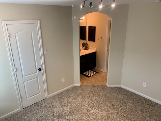 Building Photo - 6819 Hunters Trace Ln