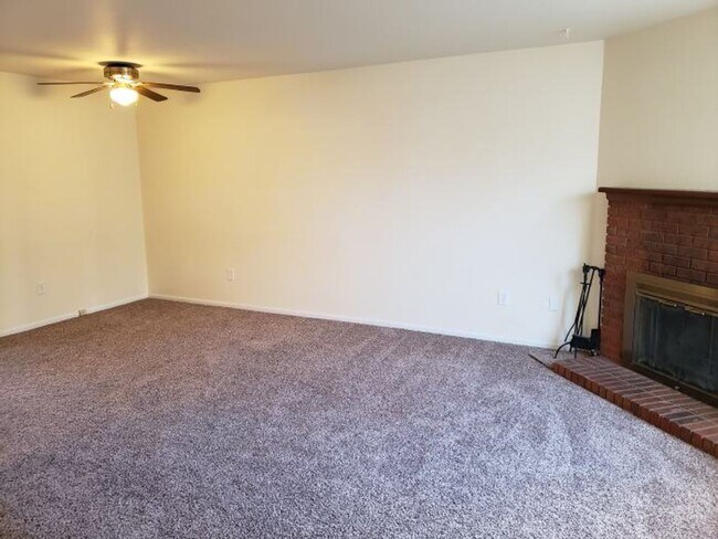 Building Photo - PROMO *$250 Admin Fee Waived* Lovely 2BR C...