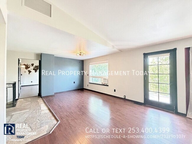 Building Photo - 1531 Vista Dr