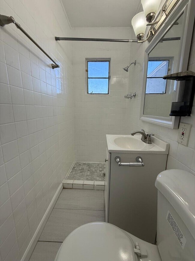 Building Photo - 3422 E Taylor St