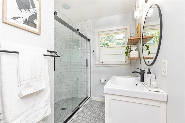 Building Photo - 1295 Lindenwood Ln NE