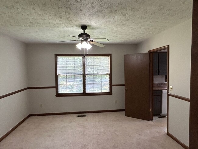Building Photo - 504 Stoney Brook Dr SW
